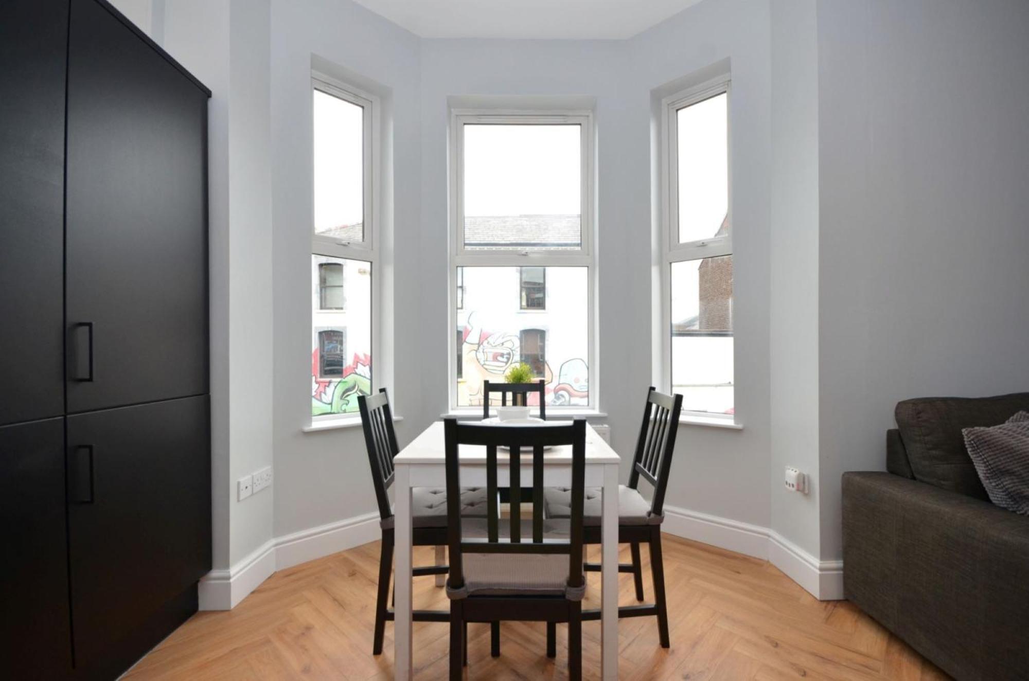 2 Bdr & 1 Bdr Apartments At Queens Uni By Belfast City Breaks エクステリア 写真