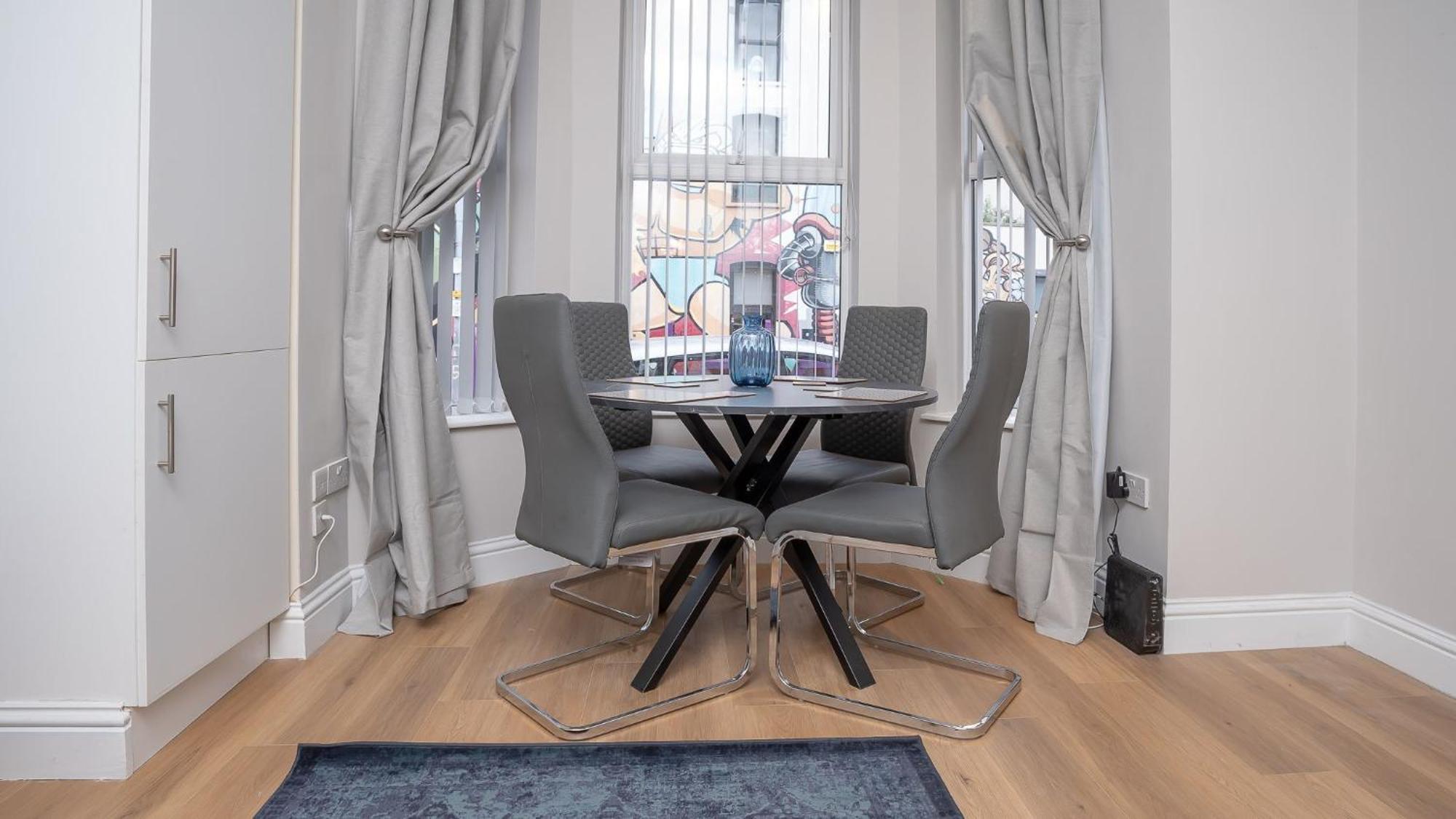 2 Bdr & 1 Bdr Apartments At Queens Uni By Belfast City Breaks エクステリア 写真